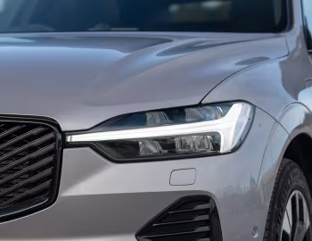 Volvo XC60 T8 Plug-in Hybrid AWD [UK-spec] '2025–pr.