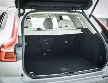Porta-malas Volvo XC60 T8 Recharge AWD Inscription [Japan] '2021