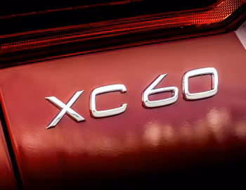 Volvo XC60 T8 Recharge AWD R-Design [UK-spec] '2021–pr.