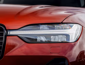 Volvo XC60 T8 Recharge AWD R-Design [UK-spec] '2021–pr.