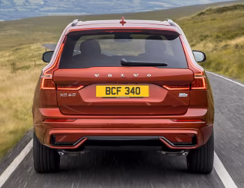 Volvo XC60 T8 Recharge AWD R-Design [UK-spec] '2021–pr.