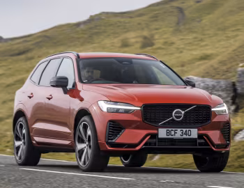Volvo XC60 T8 Recharge AWD R-Design [UK-spec] '2021–pr.