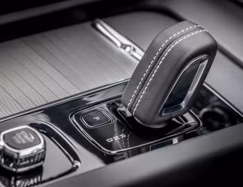 Interior Volvo XC60 T8 Recharge AWD R-Design [UK-spec] '2021–pr.