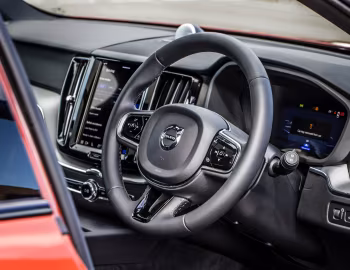 Interior Volvo XC60 T8 Recharge AWD R-Design [UK-spec] '2021–pr.