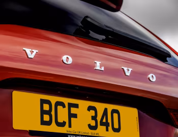 Volvo XC60 T8 Recharge AWD R-Design [UK-spec] '2021–pr.