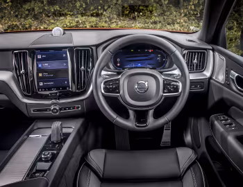 Painel frontal Volvo XC60 T8 Recharge AWD R-Design [UK-spec] '2021–pr.