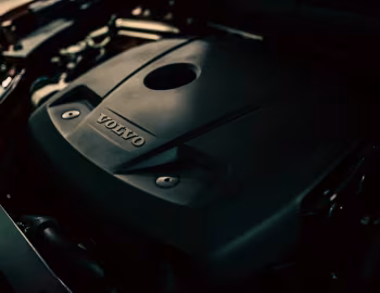Sous la capuche Volvo XC60 T8 Recharge Ultimate AWD R-Design [Japan] '2023–pr.