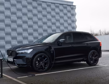Volvo XC60 T8 Recharge Ultimate "Black Edition" [UK-spec] '2024–pr.