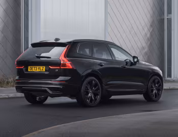 Volvo XC60 T8 Recharge Ultimate "Black Edition" [UK-spec] '2024–pr.