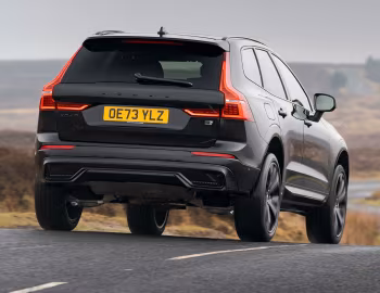 Volvo XC60 T8 Recharge Ultimate "Black Edition" [UK-spec] '2024–pr.