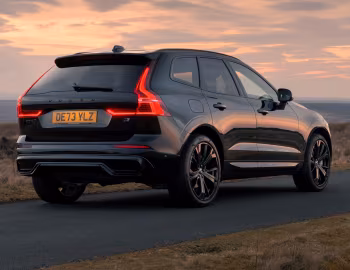 Volvo XC60 T8 Recharge Ultimate "Black Edition" [UK-spec] '2024–pr.