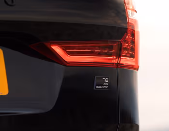 Volvo XC60 T8 Recharge Ultimate "Black Edition" [UK-spec] '2024–pr.