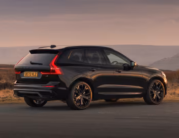 Volvo XC60 T8 Recharge Ultimate "Black Edition" [UK-spec] '2024–pr.