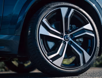 Volvo XC90 T8 Recharge AWD Ultimate [Japan] '2022–24