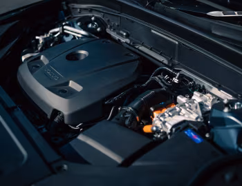 Sous la capuche Volvo XC90 T8 Recharge AWD Ultimate [Japan] '2022–24