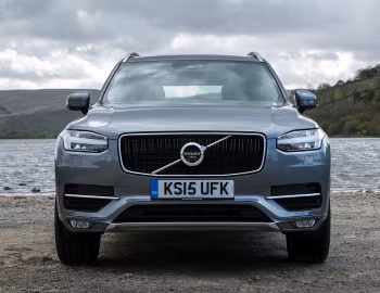 Volvo XC90 D5 Momentum [UK-spec] '2015–19