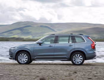Volvo XC90 D5 Momentum [UK-spec] '2015–19