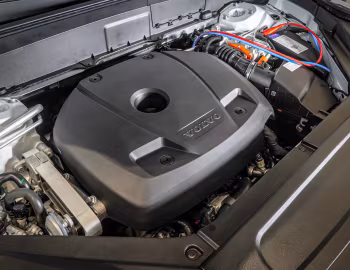 Sob o capô Volvo XC90 T8 Inscription [Taiwan] '2017–19