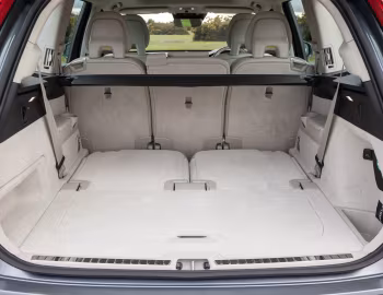 Porta-malas Volvo XC90 T8 Momentum [UK-spec] '2016–19