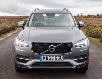 Volvo XC90 T8 Momentum [UK-spec] '2016–19