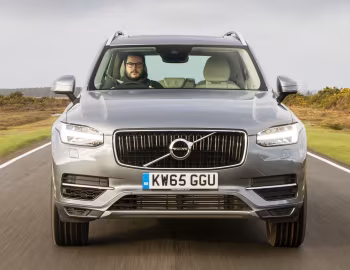 Volvo XC90 T8 Momentum [UK-spec] '2016–19