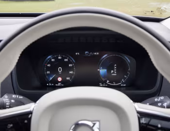 Painel Volvo XC90 T8 Momentum [UK-spec] '2016–19