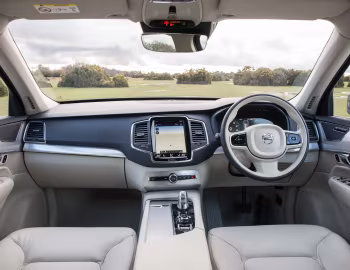 Interior Volvo XC90 T8 Momentum [UK-spec] '2016–19
