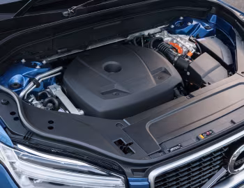 Sob o capô Volvo XC90 T8 R-Design [UK-spec] '2016–19