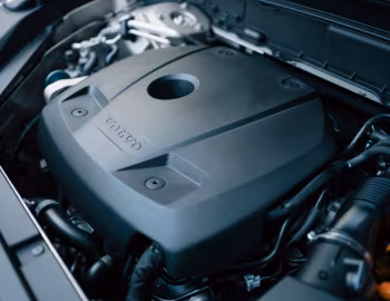 Sous la capuche Volvo XC90 T8 Recharge AWD [Japan] '2025–pr.