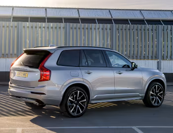 Volvo XC90 T8 Recharge AWD R-Design [UK-spec] '2021–pr.