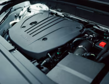 Sous la capuche Volvo XC90 Ultra B5 AWD [Japan] '2025–pr.