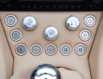 Інтер'єр Wiesmann Roadster MF5 '2011–14