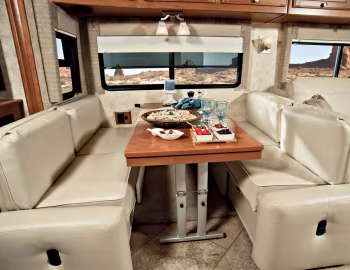 Інтэр'ер Winnebago Journey 40U '2012