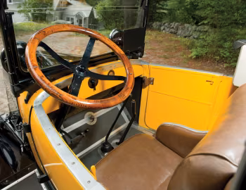 Интерьер 1923 Yellow Cab Model A-2 Brougham Taxi