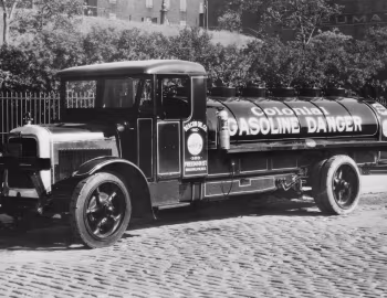 1927 Yellow Coach Model K-72-Y Tanker