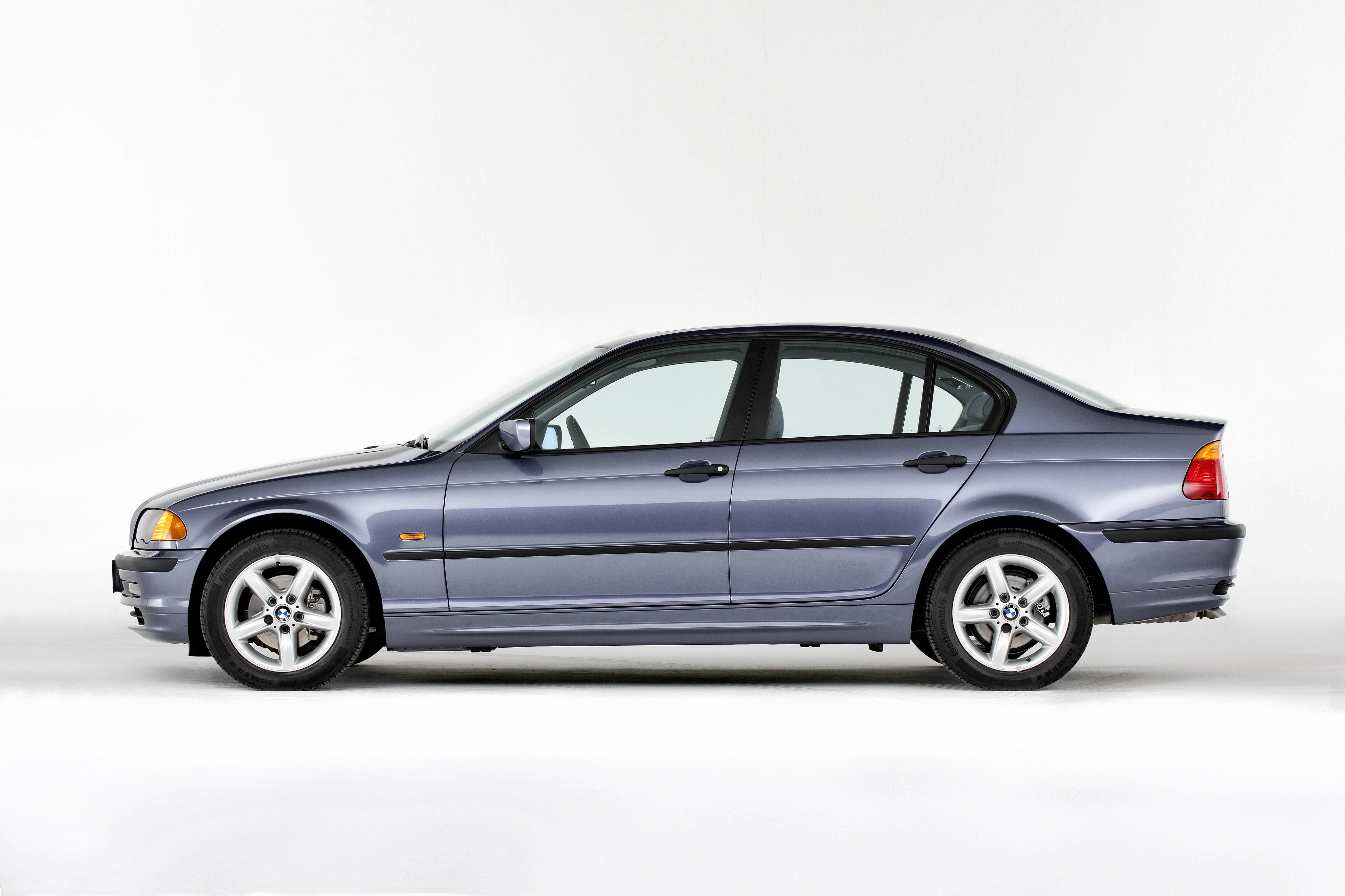 bmw_320d_sedan_99.jpeg