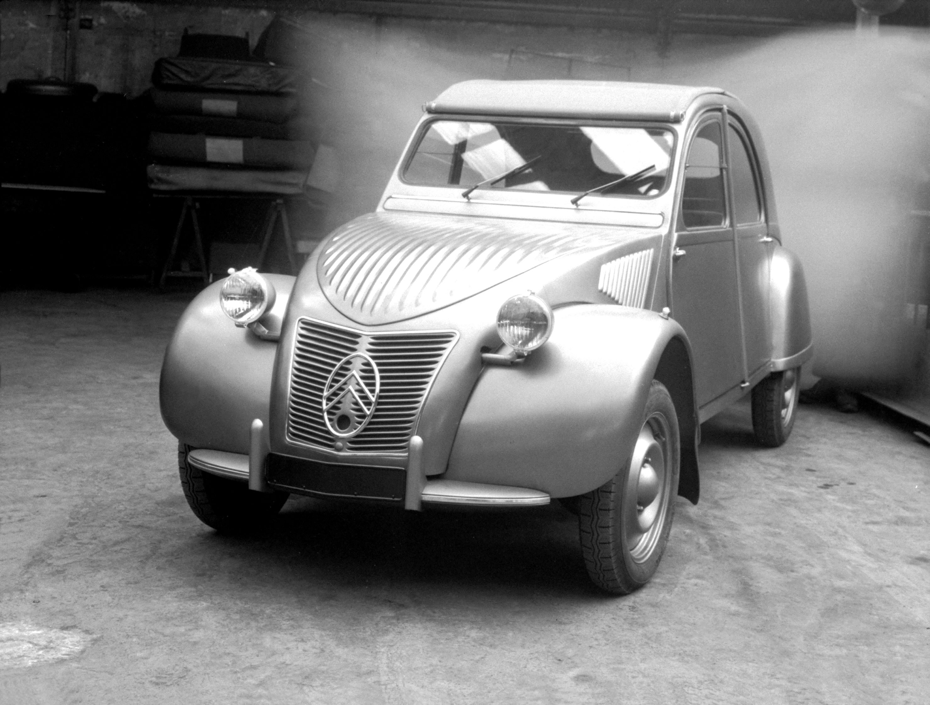https://s3.wheelsage.org/picture/c/citroen/2cv_pre_serie/citroen_2cv_pre_serie.jpeg