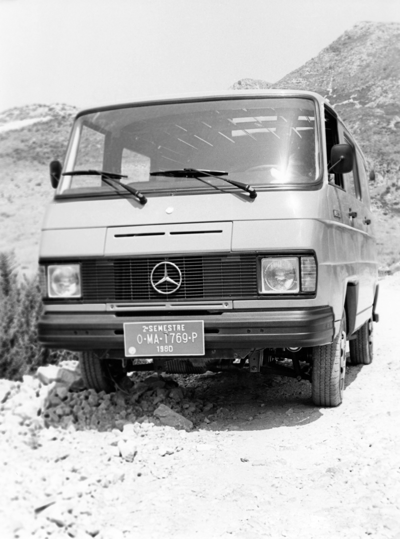 https://s3.wheelsage.org/picture/m/mercedes-benz/mb_100/mercedes-benz_mb_100.jpeg